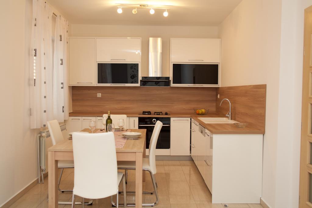 Antonija Apartments With Pool บีโอกราดนาโมรู ภายนอก รูปภาพ