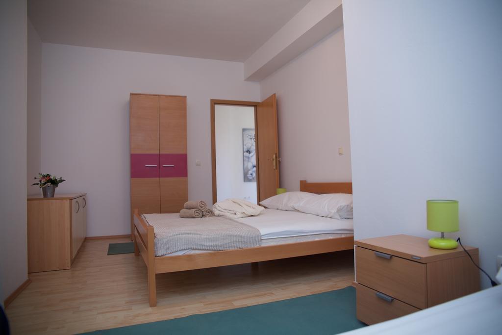 Antonija Apartments With Pool บีโอกราดนาโมรู ภายนอก รูปภาพ