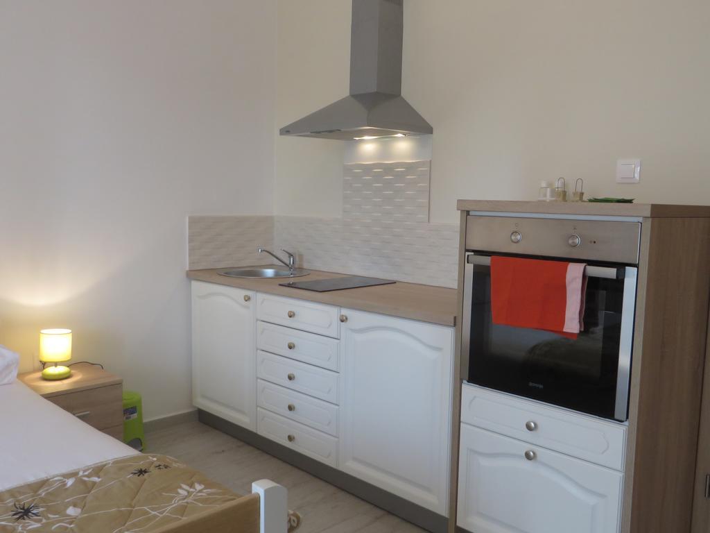 Antonija Apartments With Pool บีโอกราดนาโมรู ภายนอก รูปภาพ