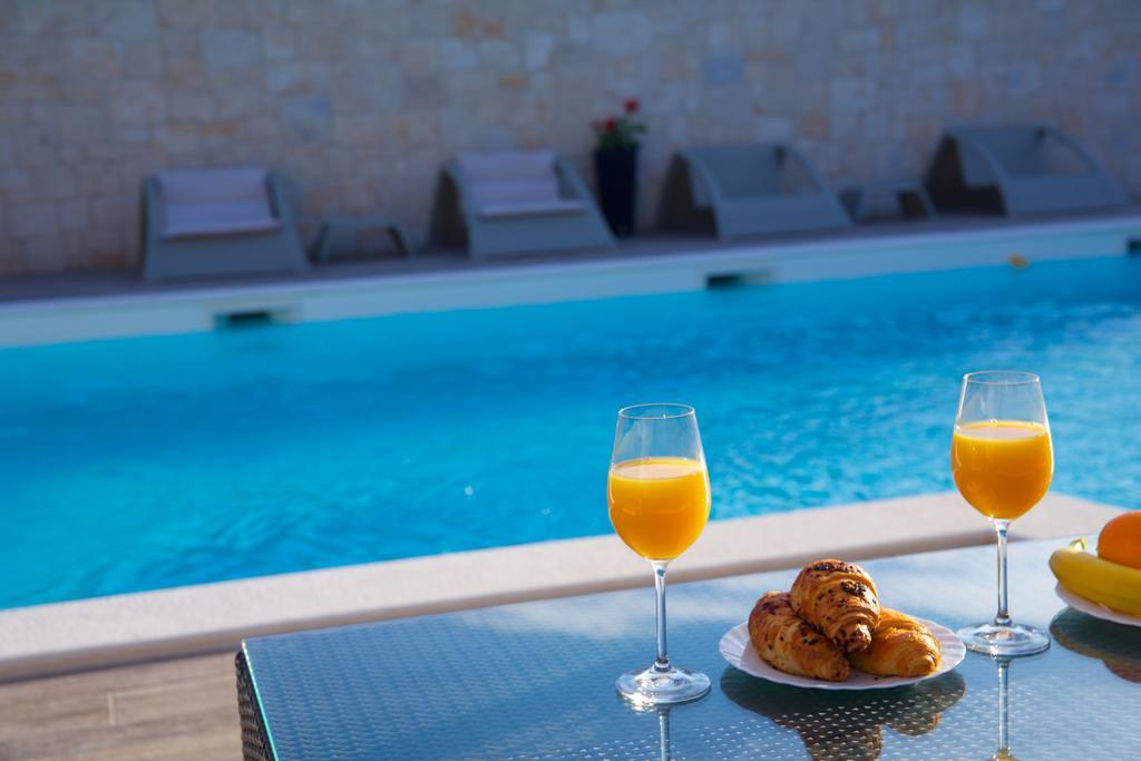 Antonija Apartments With Pool บีโอกราดนาโมรู ภายนอก รูปภาพ
